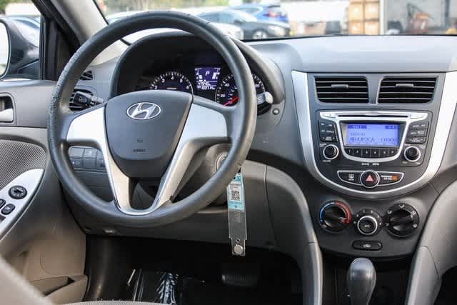2013 Hyundai Accent GLS 11