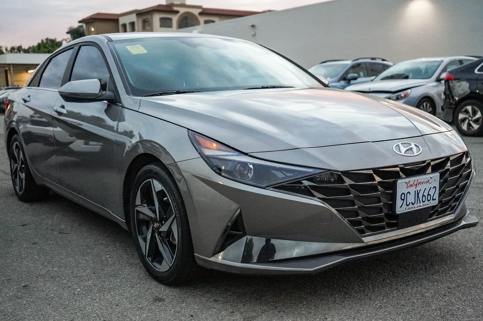 Thumbnail: 2022 Hyundai Elantra - 3