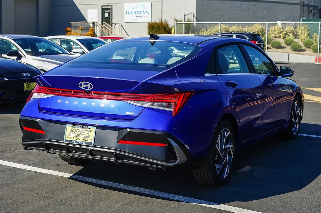 New 2025 Hyundai Elantra Hybrid Limited Sedan