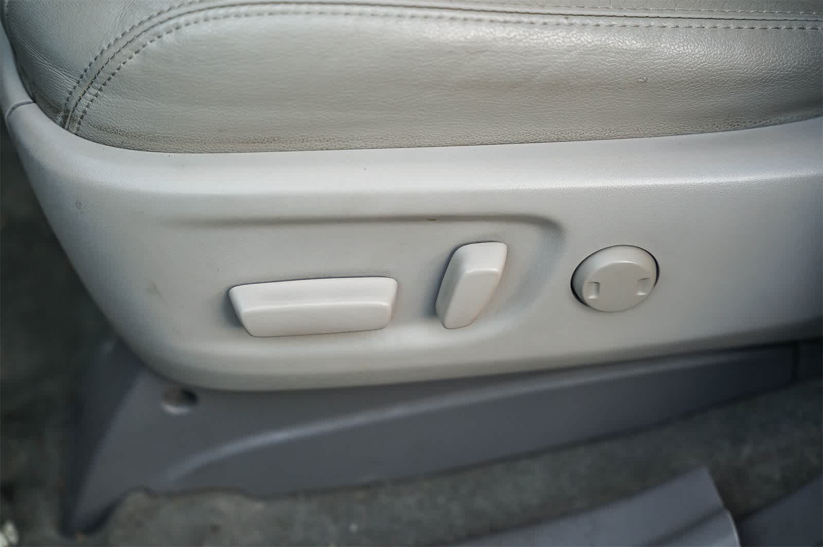 Thumbnail: 2013 Toyota Sienna - 20