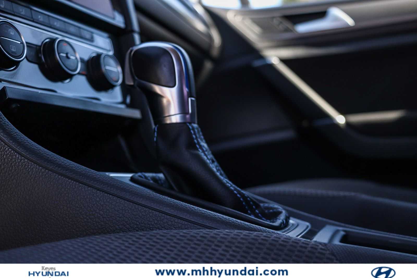 Thumbnail: 2017 Volkswagen e-Golf - 18