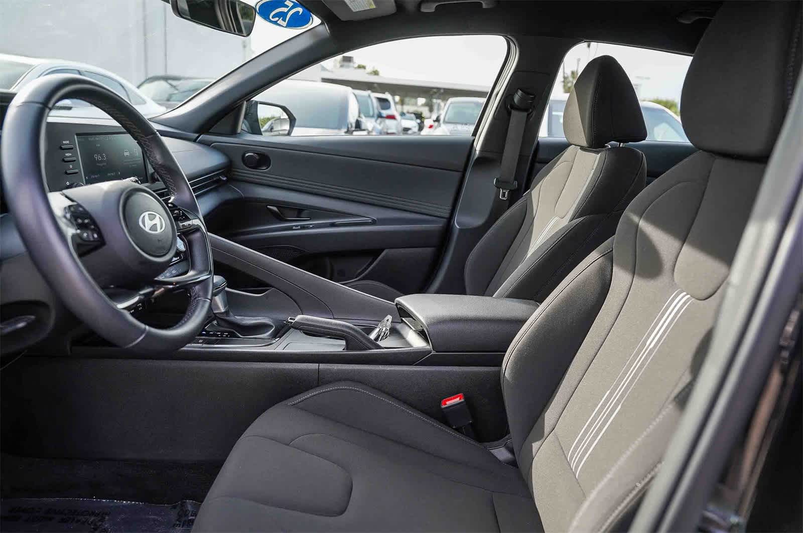 Thumbnail: 2025 Hyundai Elantra - 17