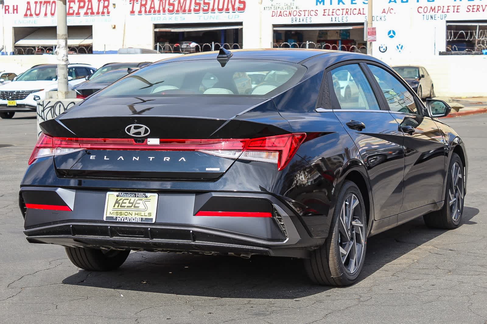 Thumbnail: 2025 Hyundai Elantra - 4