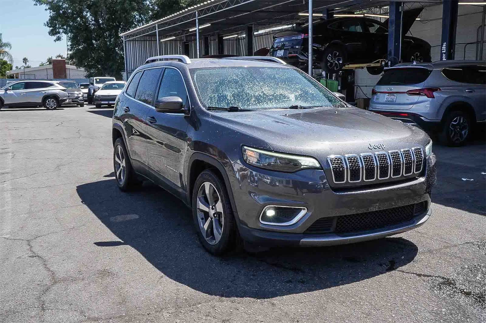 Thumbnail: 2019 Jeep Cherokee - 3