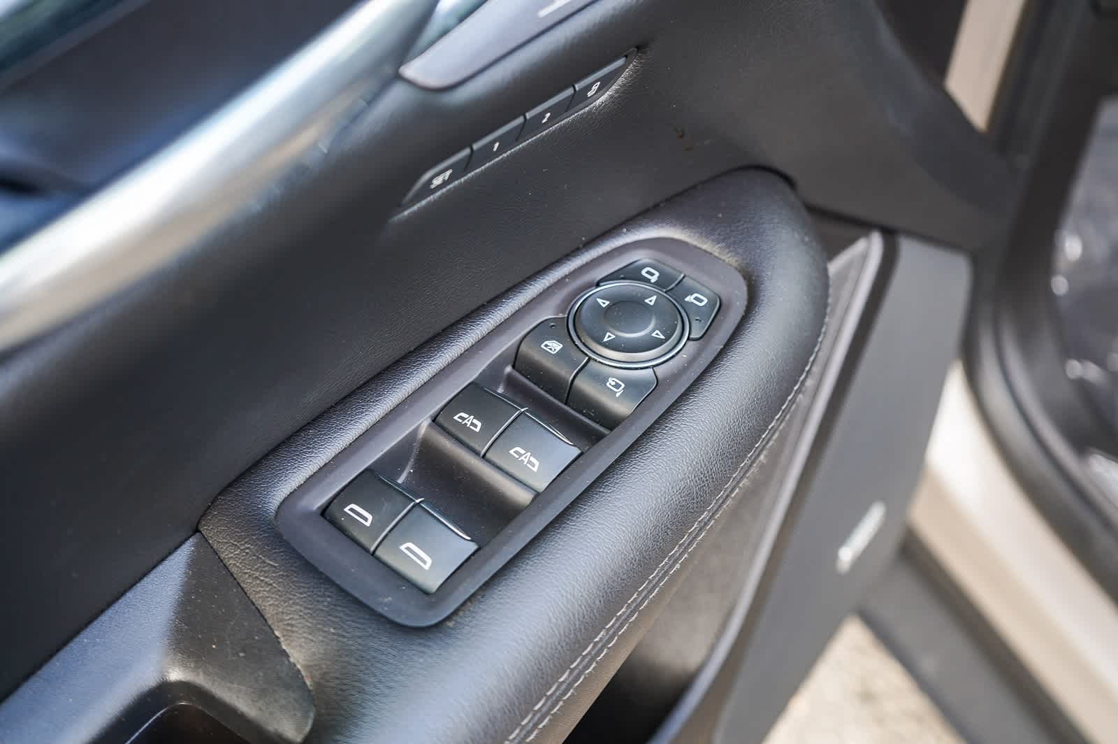 Thumbnail: 2022 Cadillac XT5 - 15