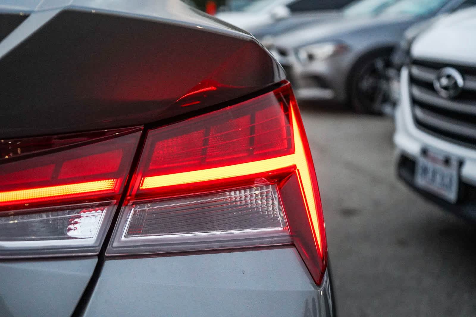 Thumbnail: 2022 Hyundai Elantra - 9