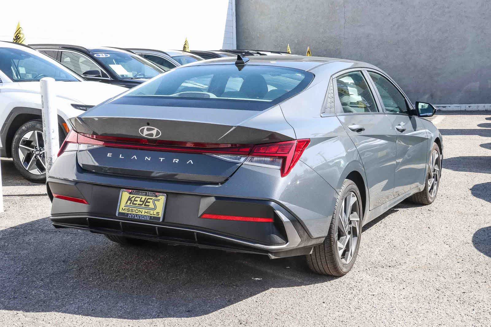 Thumbnail: 2025 Hyundai Elantra - 4