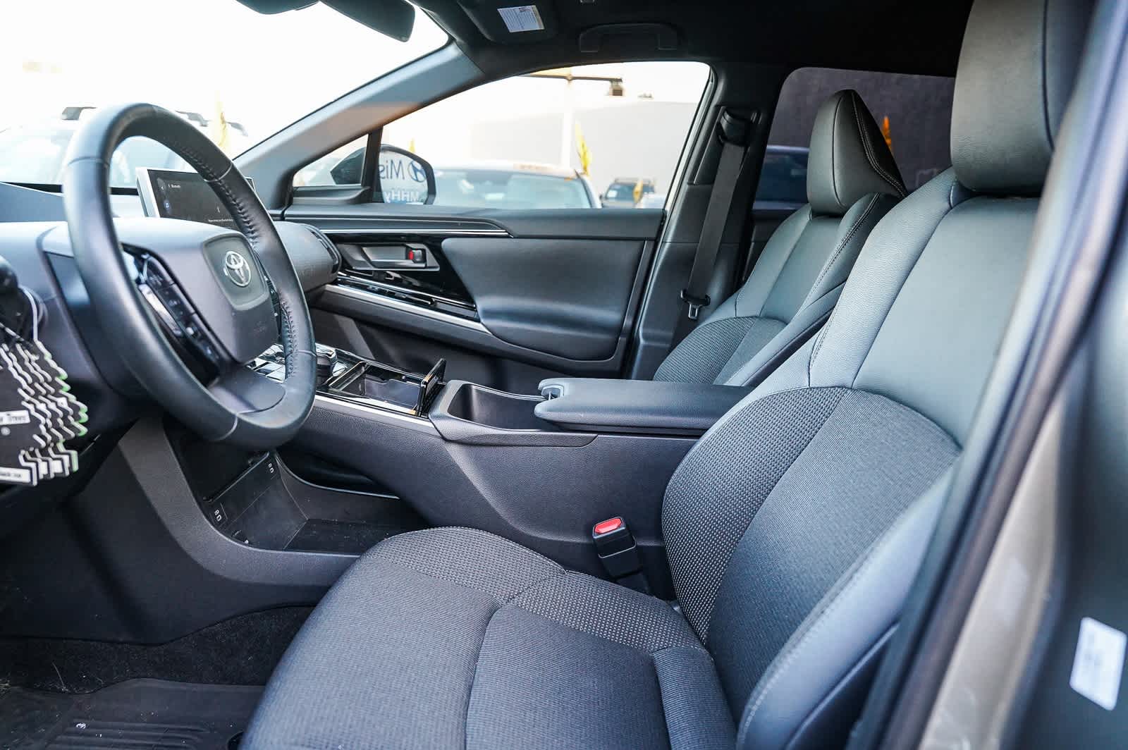 Thumbnail: 2024 Toyota bZ4X - 17