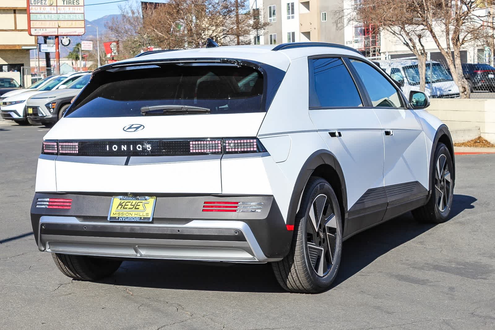2025 Hyundai Ioniq 5 SEL 4