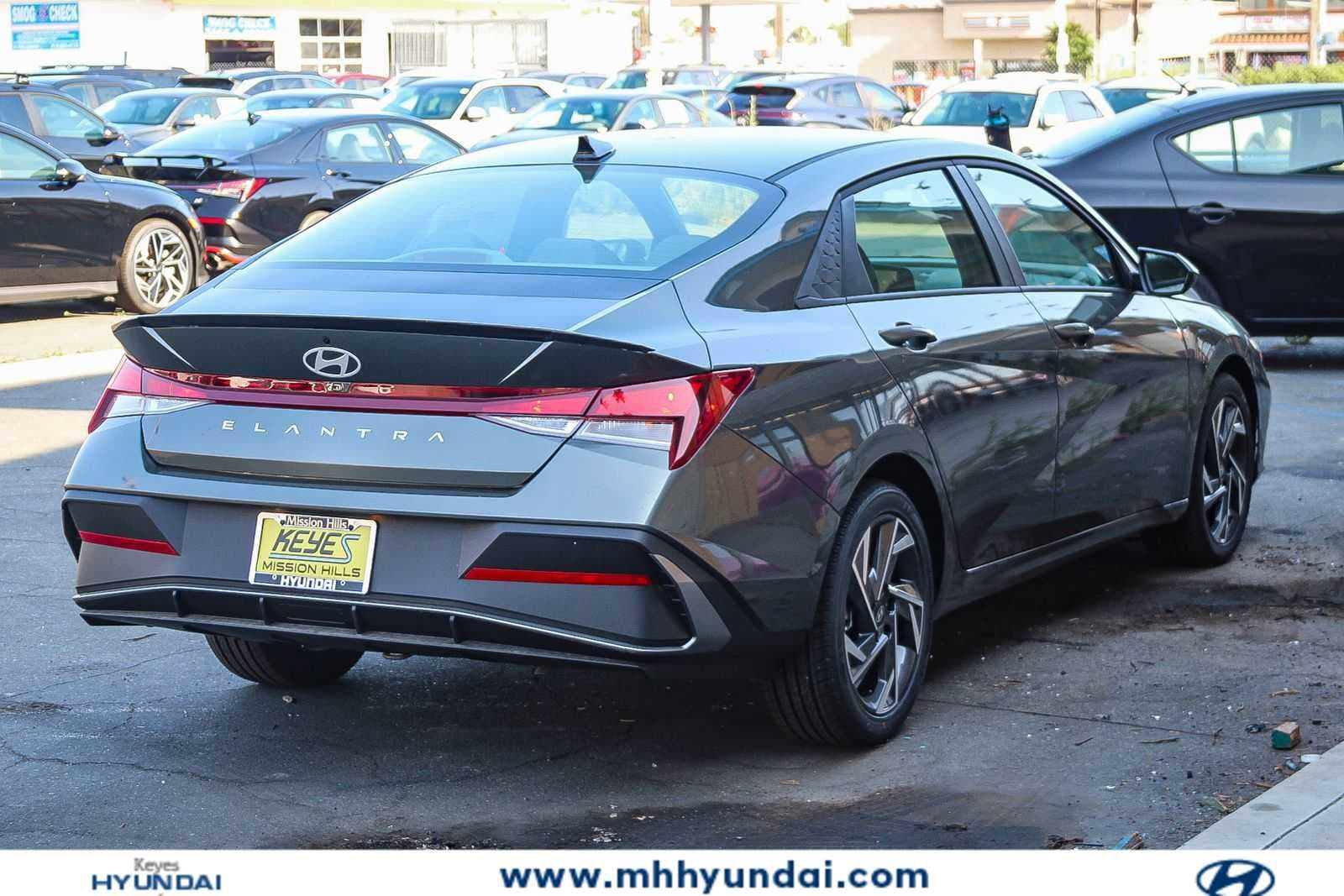 Thumbnail: 2025 Hyundai Elantra - 4