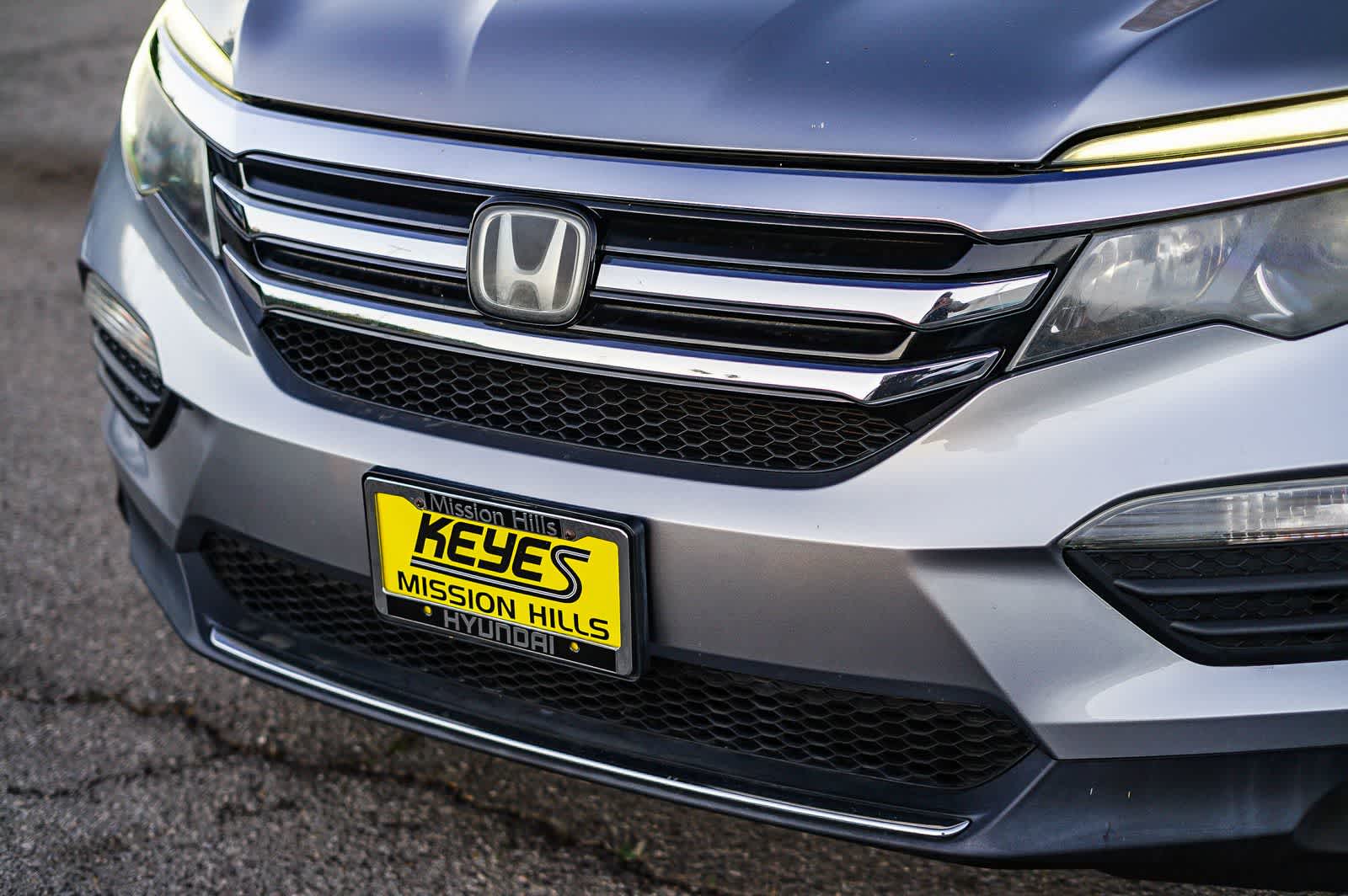 Thumbnail: 2017 Honda Pilot - 8