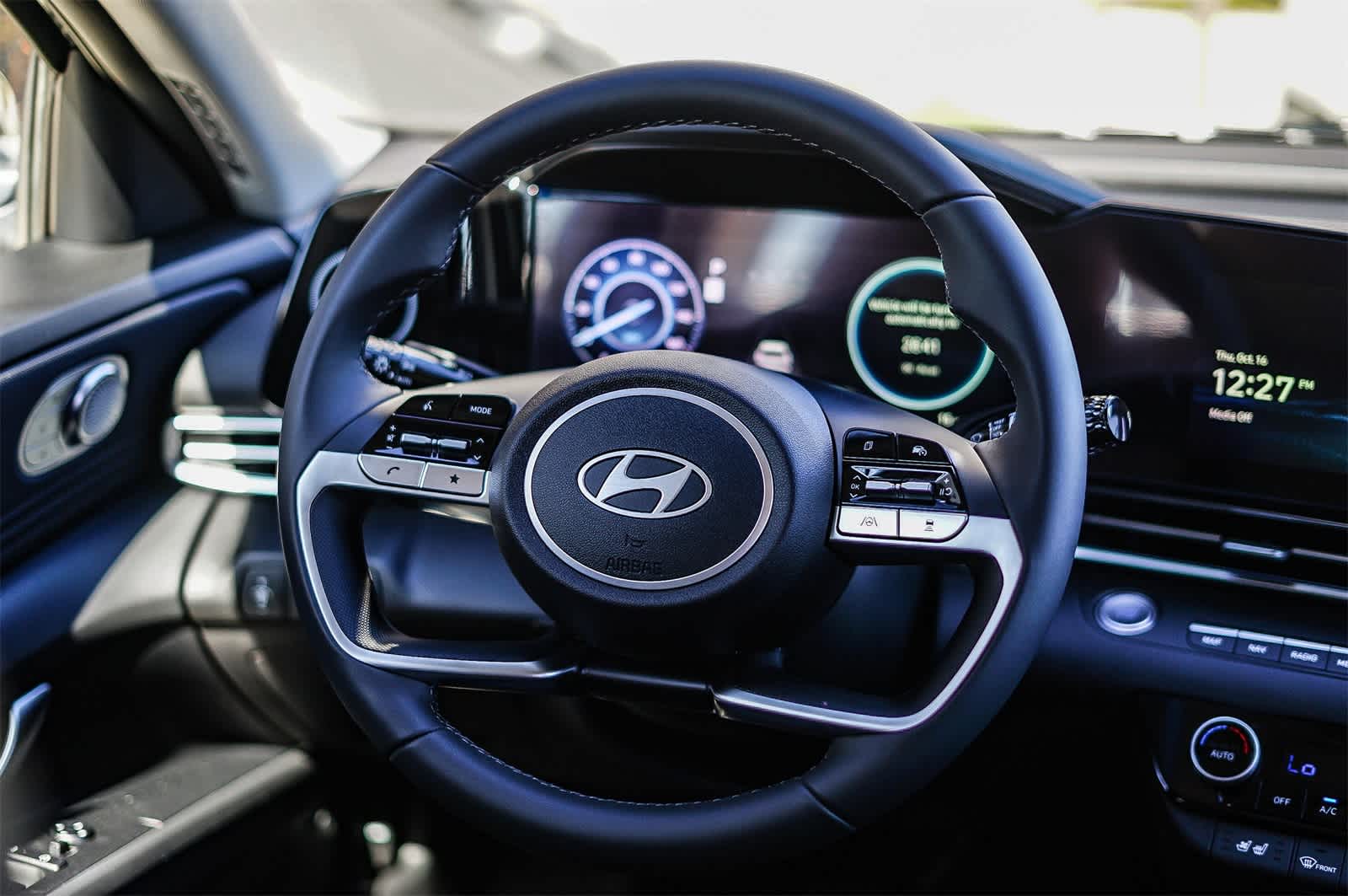 Thumbnail: 2025 Hyundai Elantra - 18