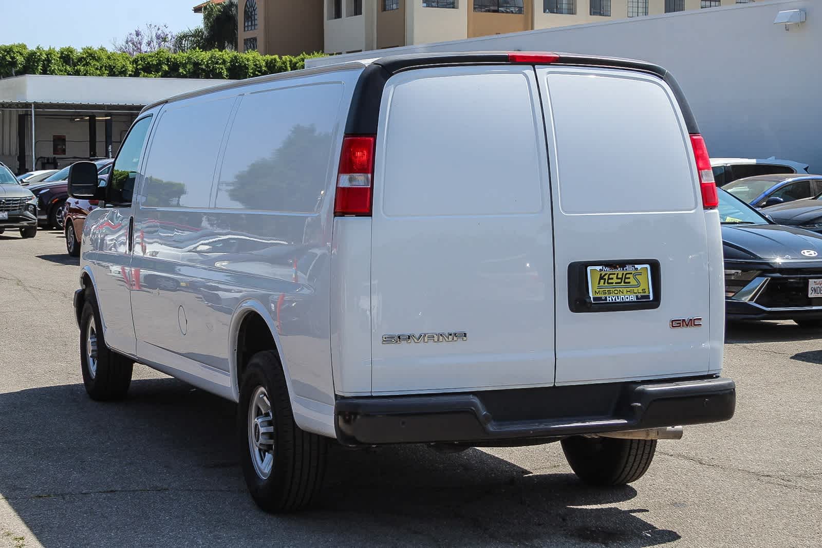 Thumbnail: 2023 GMC Savana - 6