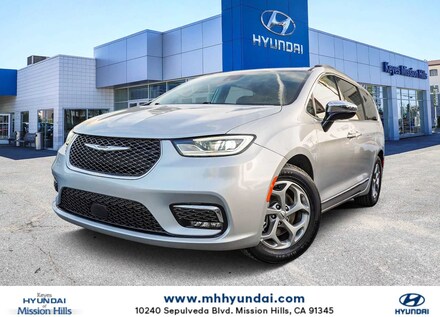 2023 Chrysler Pacifica Limited Van Passenger Van