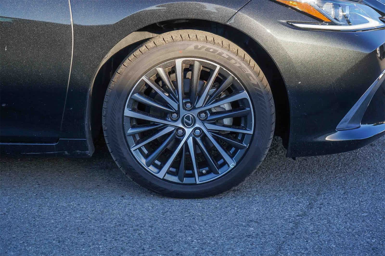 Thumbnail: 2023 Lexus ES - 4