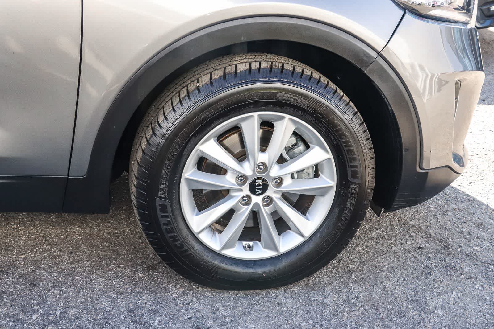 Thumbnail: 2019 Kia Sorento - 9