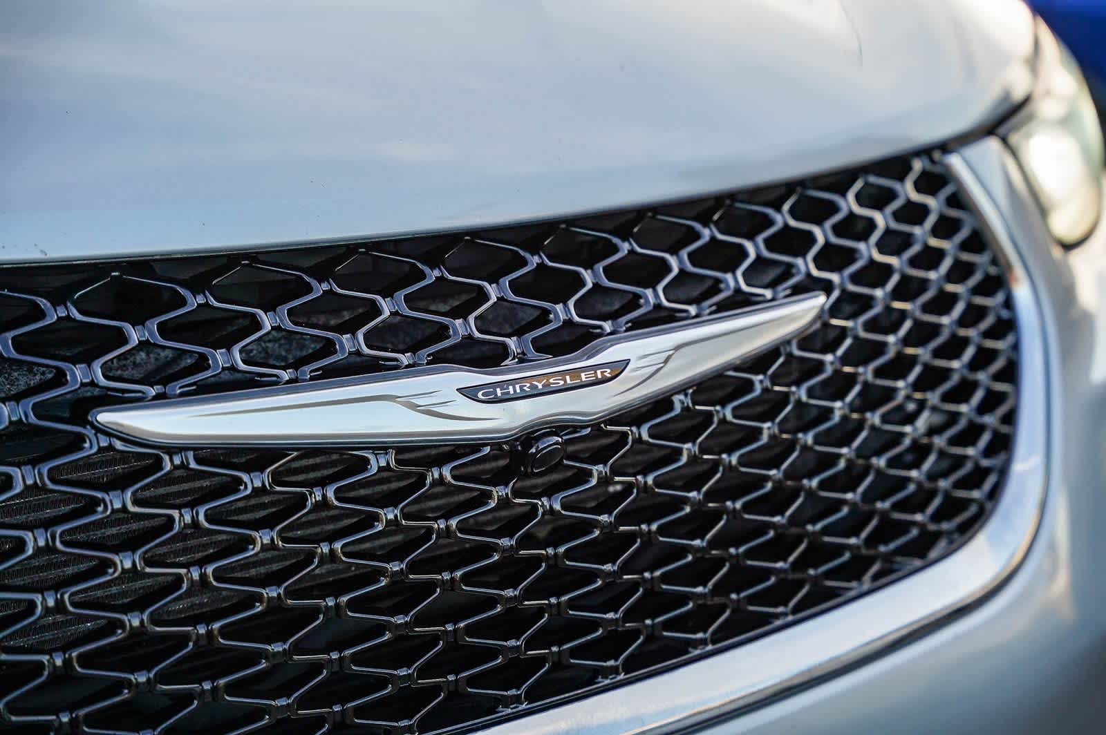 Thumbnail: 2023 Chrysler Pacifica - 5