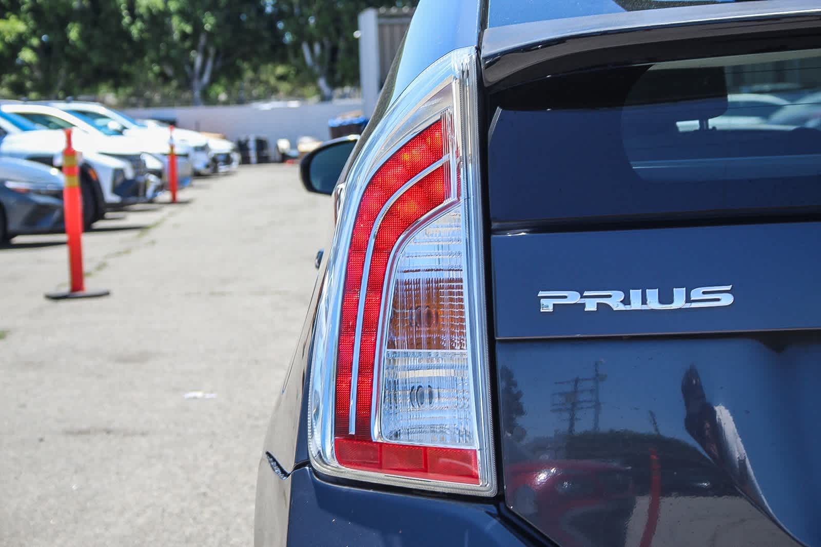 Thumbnail: 2012 Toyota Prius - 7