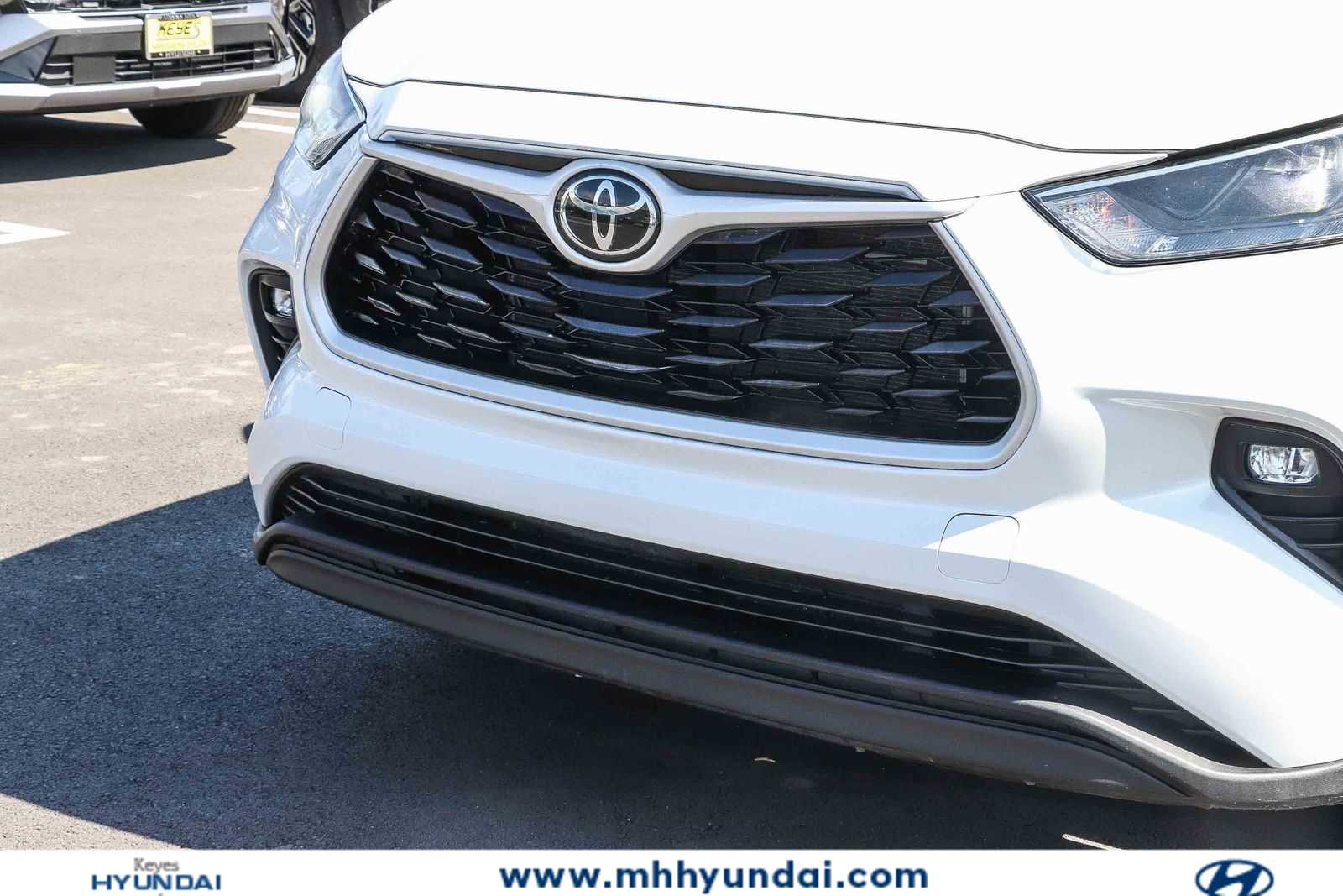 Thumbnail: 2023 Toyota Highlander - 8