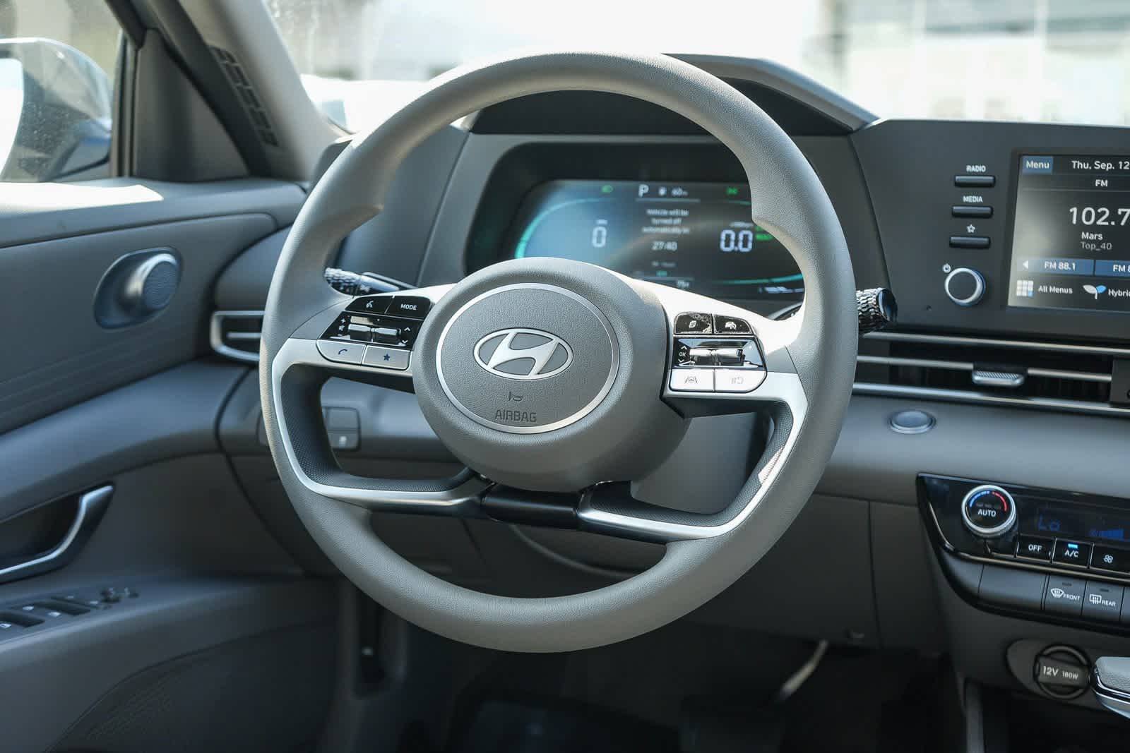 Thumbnail: 2025 Hyundai Elantra - 17