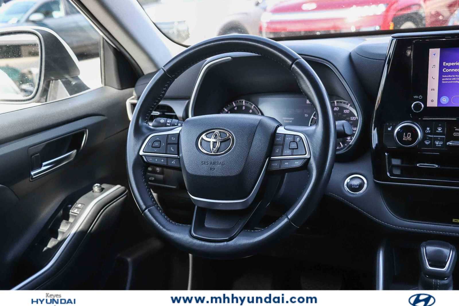 Thumbnail: 2023 Toyota Highlander - 15