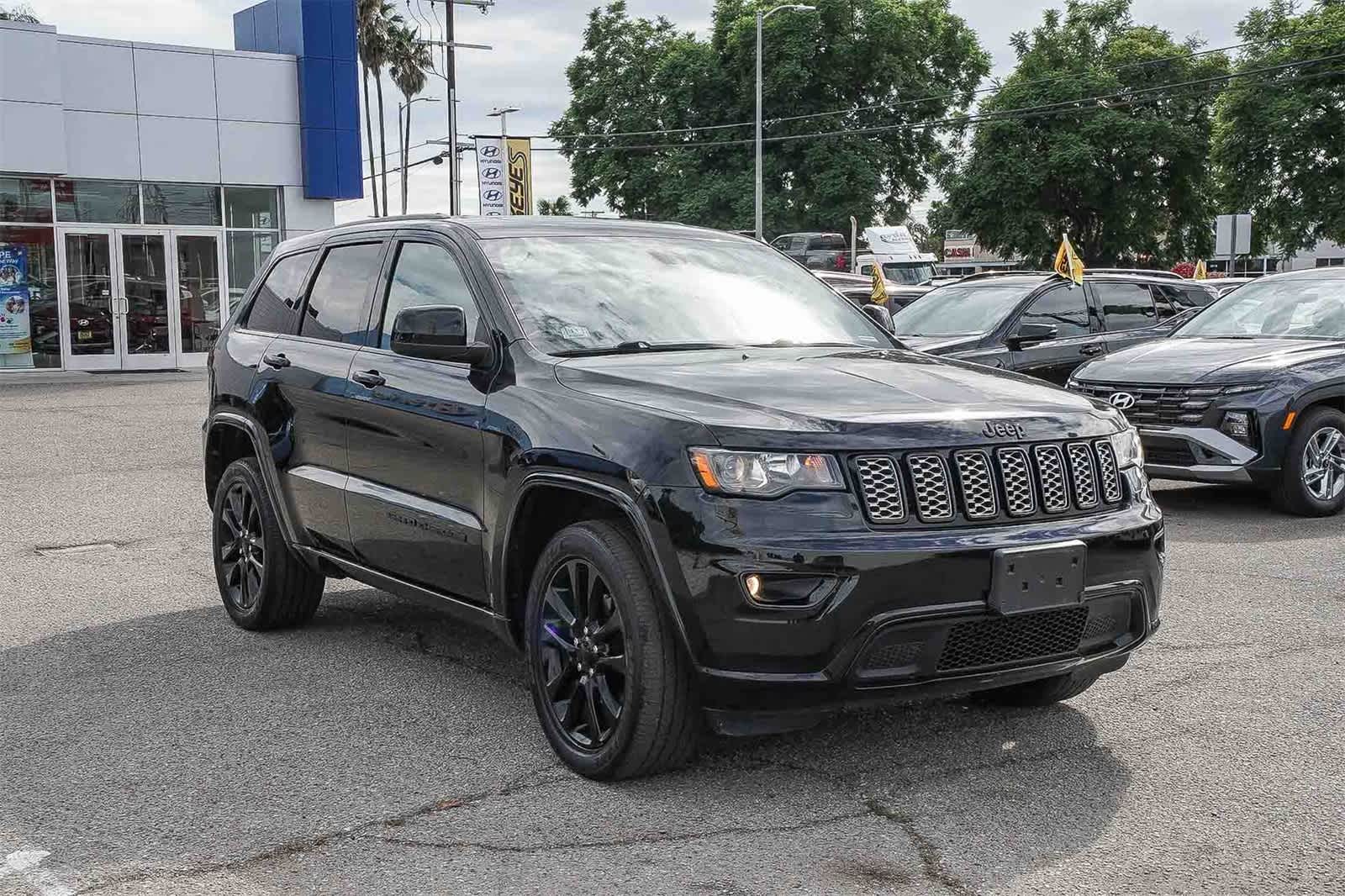 Thumbnail: 2020 Jeep Grand Cherokee - 3