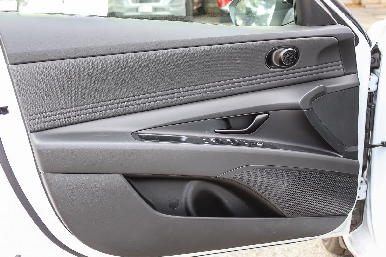 2025 Hyundai Elantra Sport 23