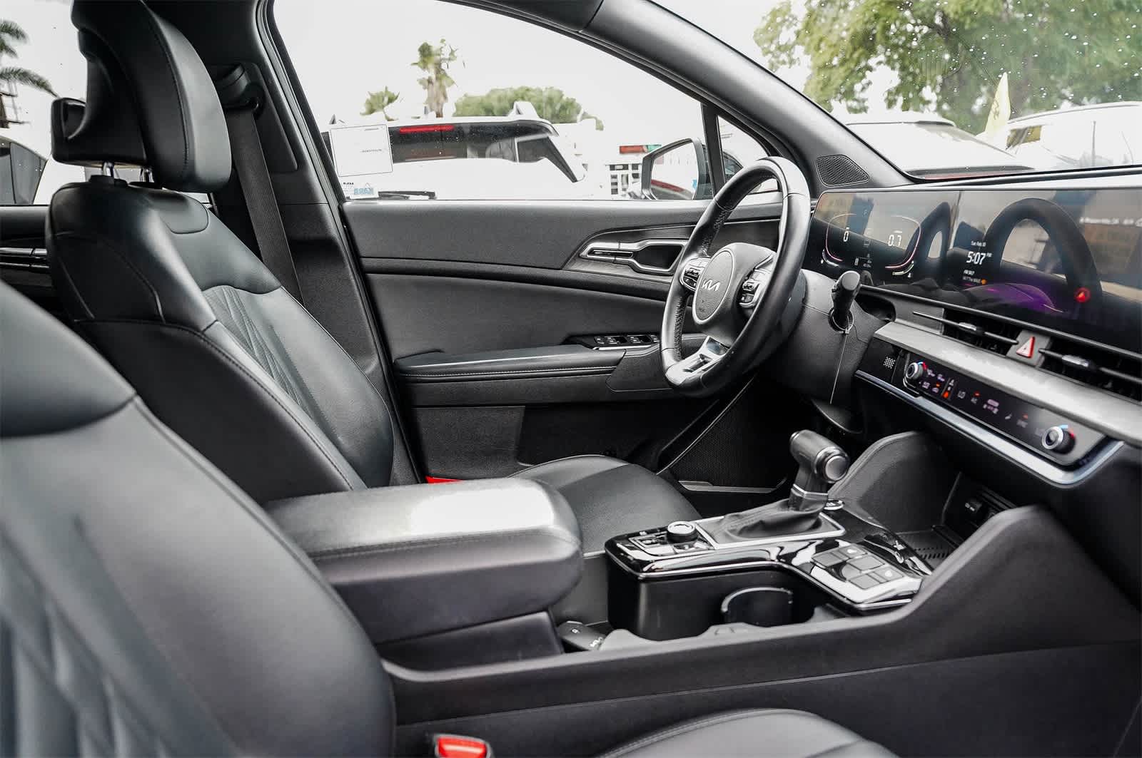 Thumbnail: 2023 Kia Sportage - 16