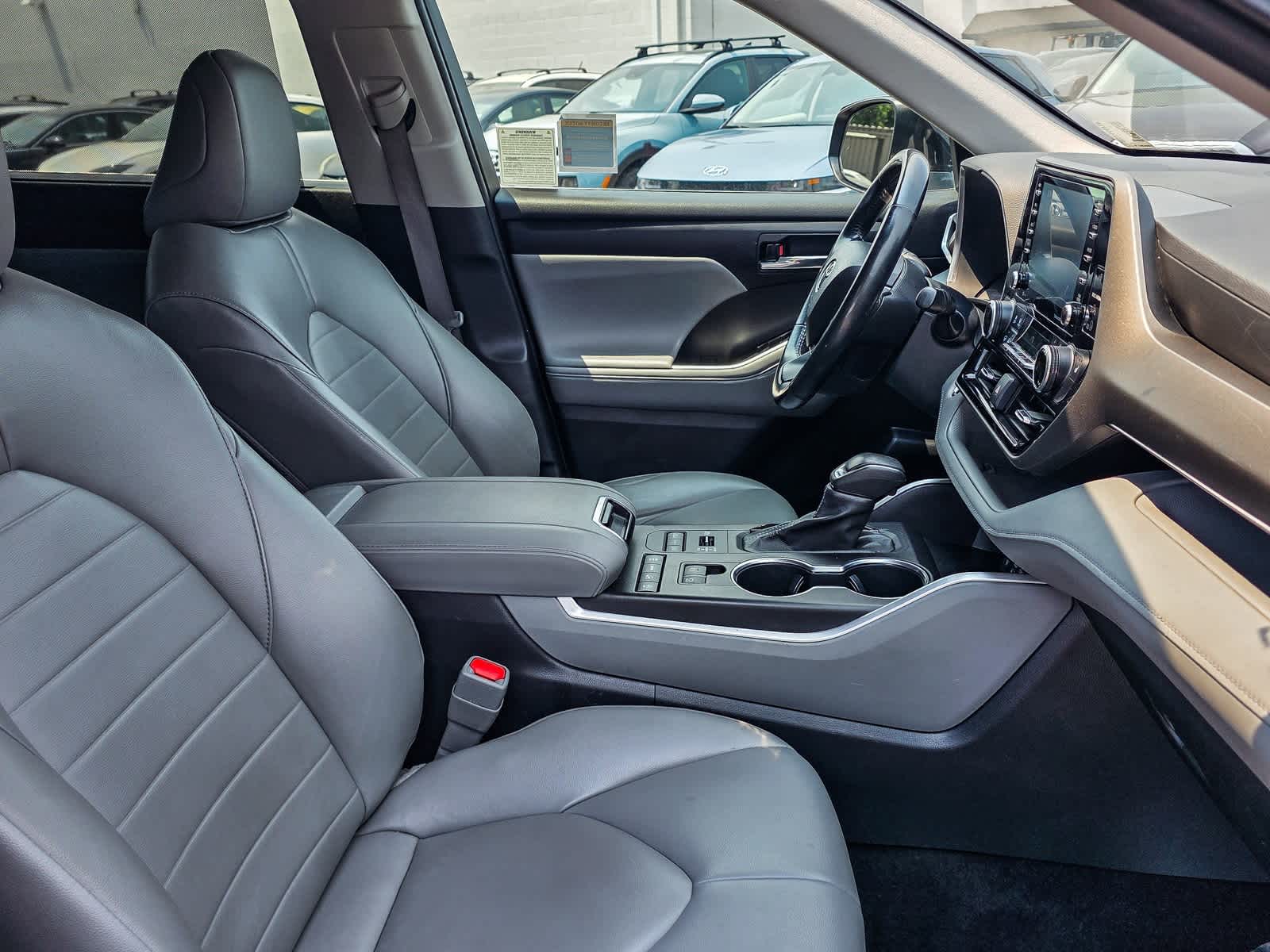 Thumbnail: 2022 Toyota Highlander - 12