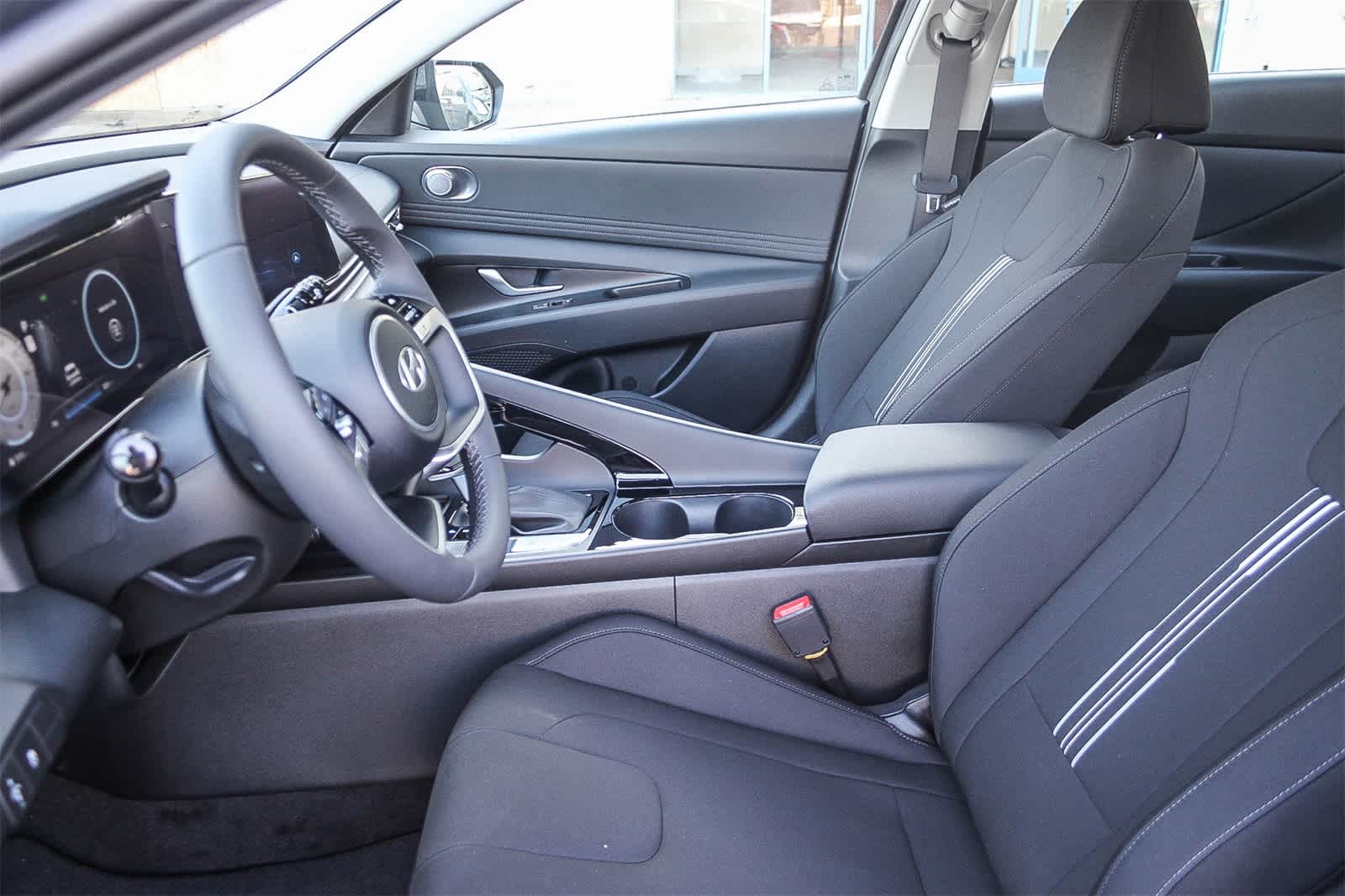 Thumbnail: 2025 Hyundai Elantra - 16