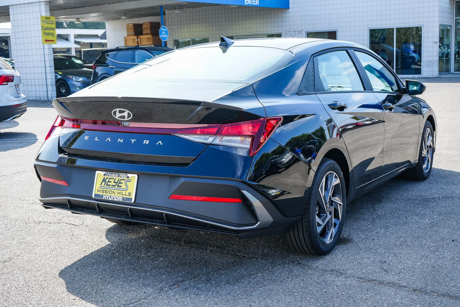 Thumbnail: 2025 Hyundai Elantra - 4