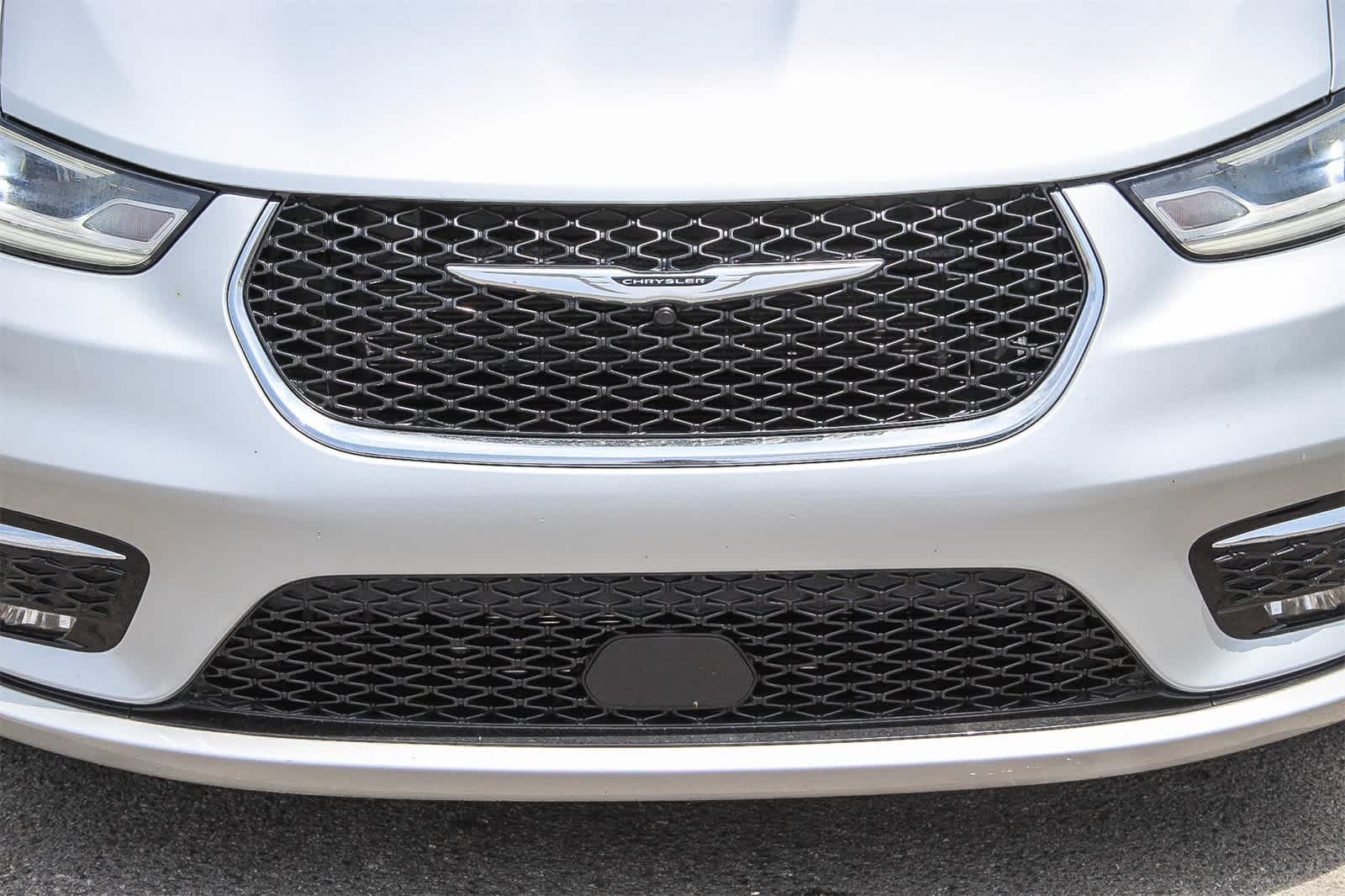 Thumbnail: 2023 Chrysler Pacifica - 11
