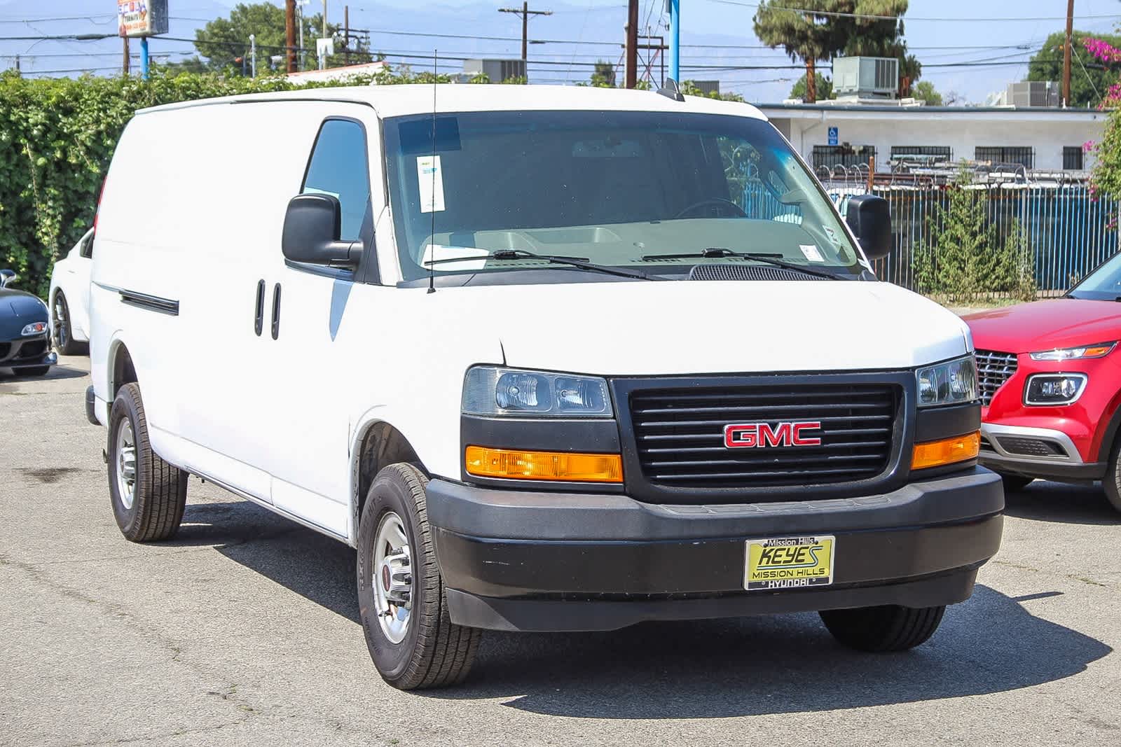 Thumbnail: 2023 GMC Savana - 3