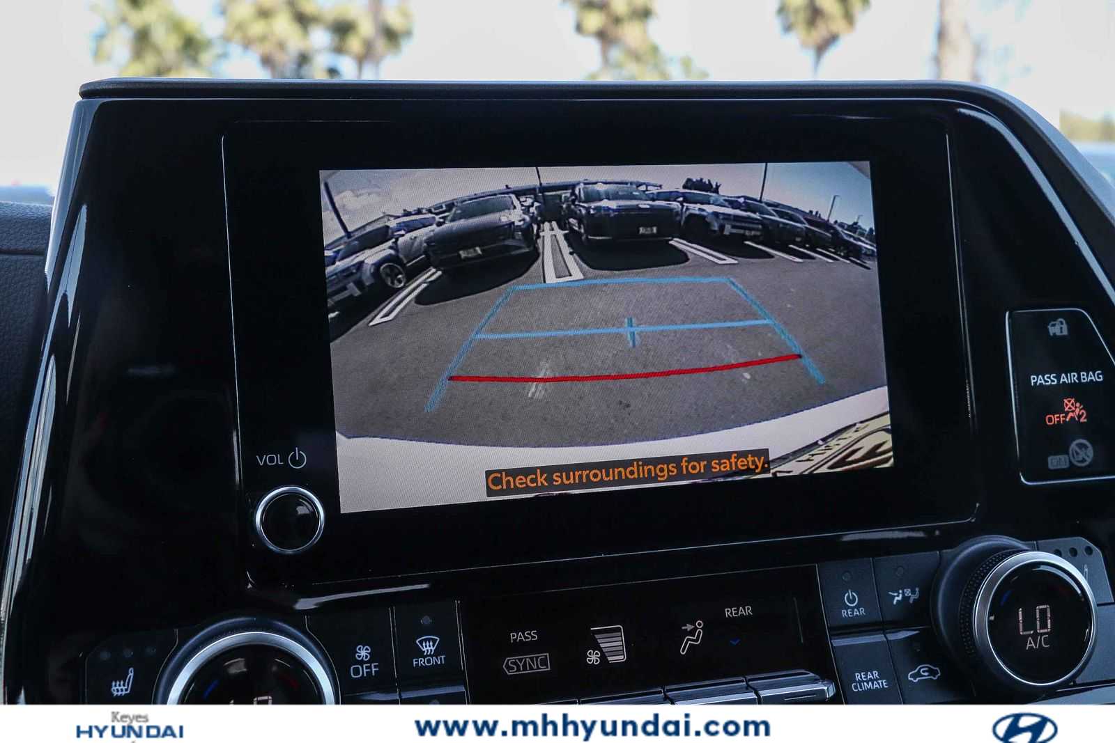 Thumbnail: 2023 Toyota Highlander - 24