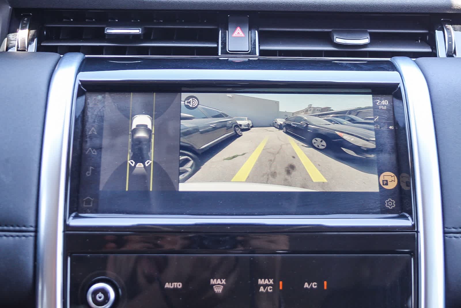 Thumbnail: 2022 Land Rover Discovery Sport - 19