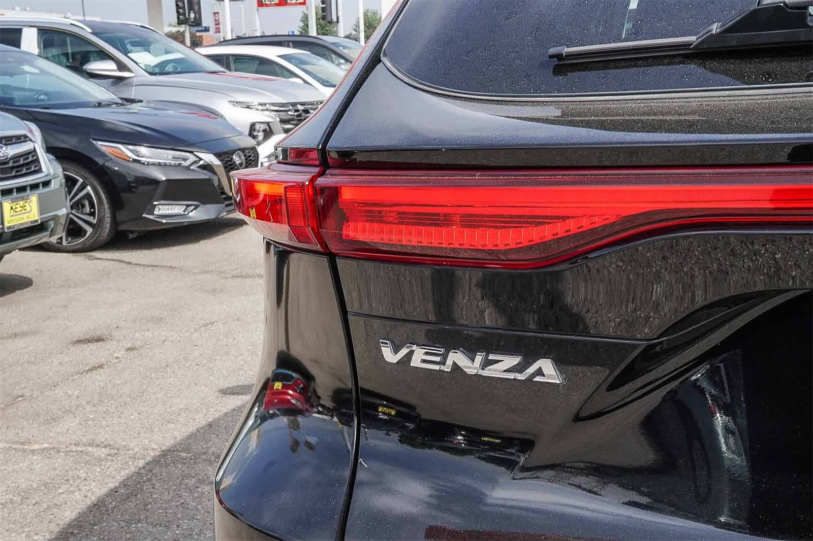 Thumbnail: 2021 Toyota Venza - 7