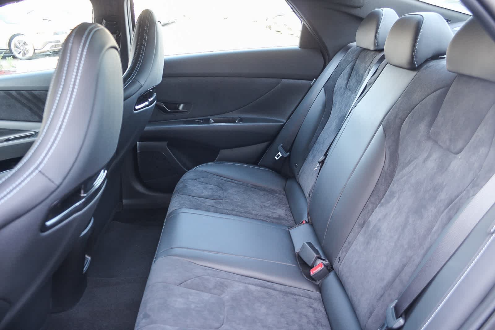 2025 Hyundai Elantra Base 13