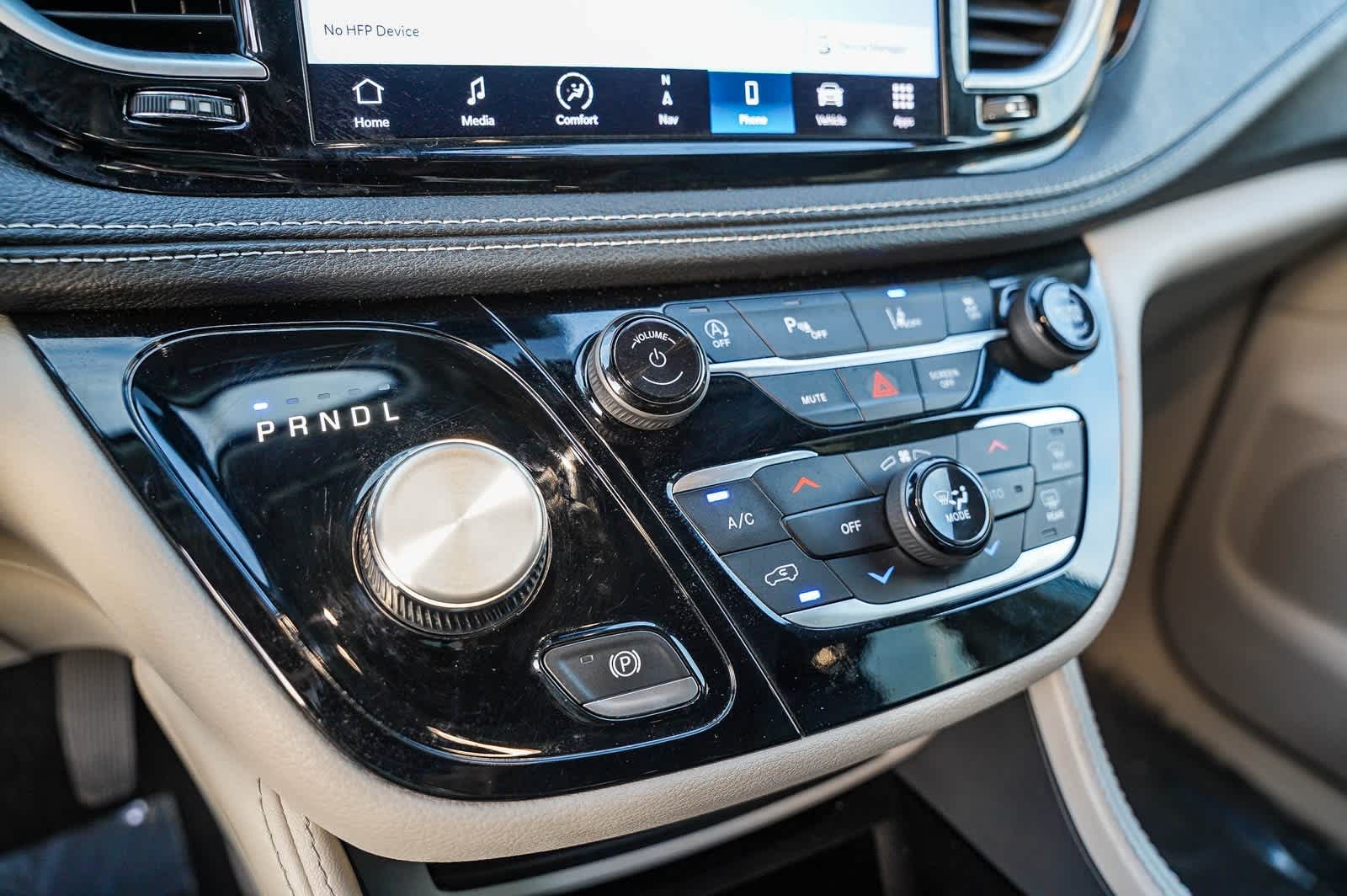 Thumbnail: 2023 Chrysler Pacifica - 21