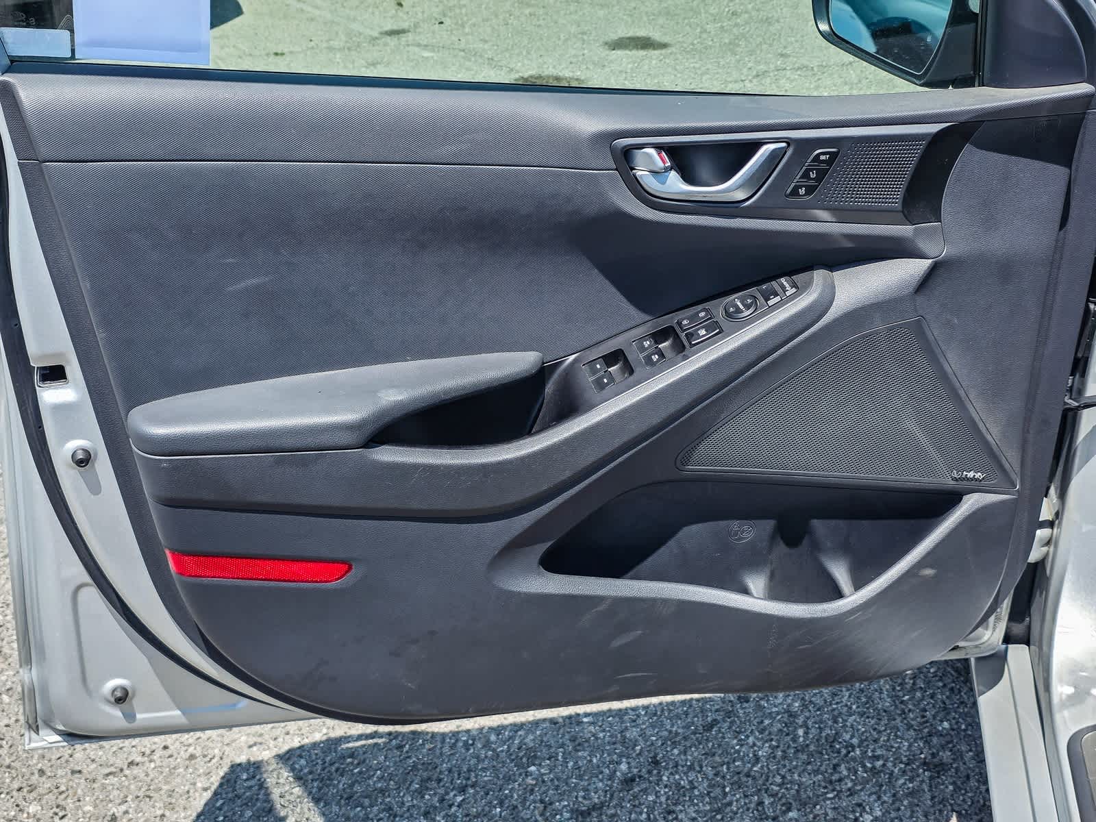 Thumbnail: 2019 Hyundai Ioniq - 19