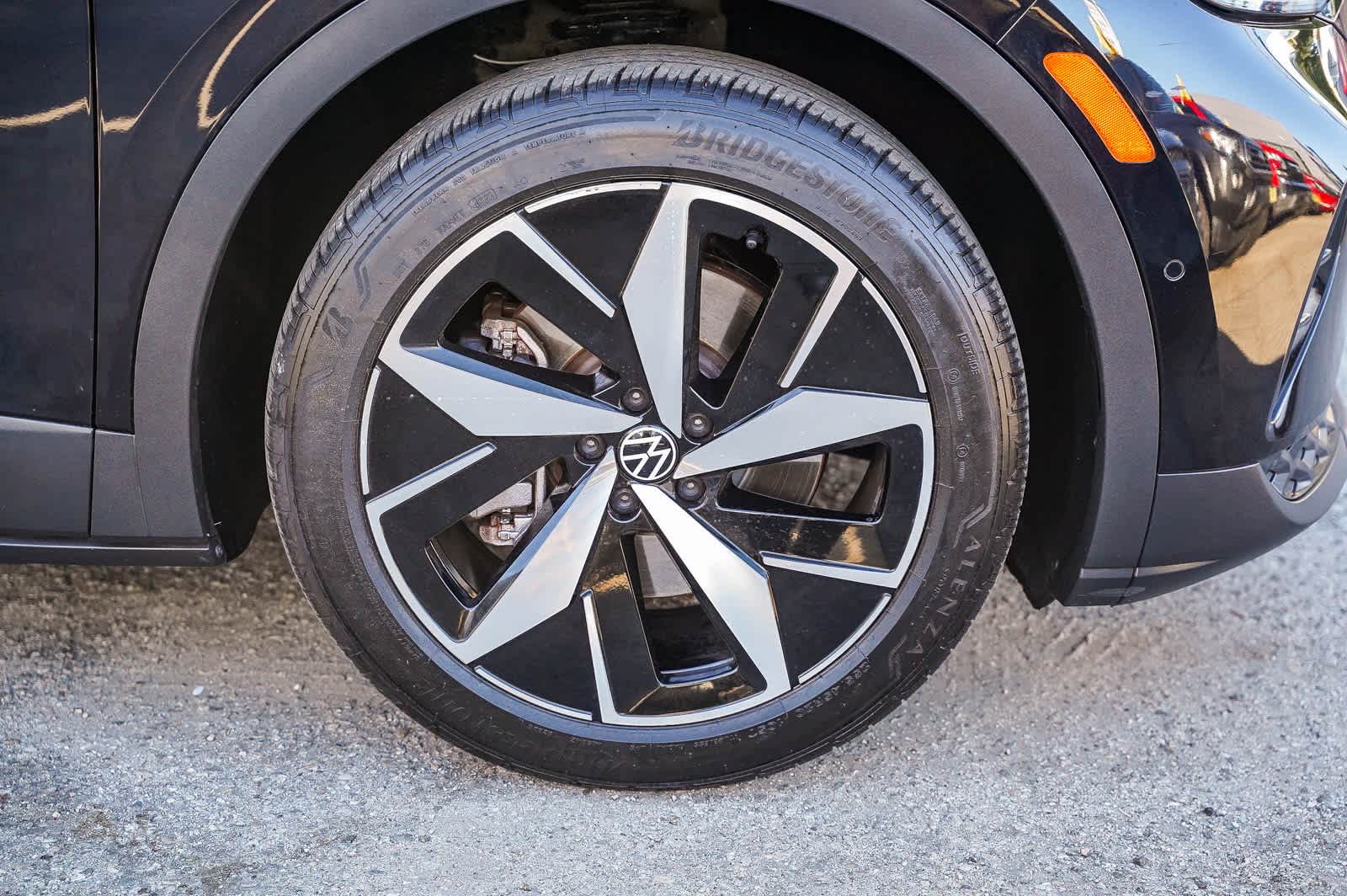 Thumbnail: 2023 Volkswagen ID.4 - 4