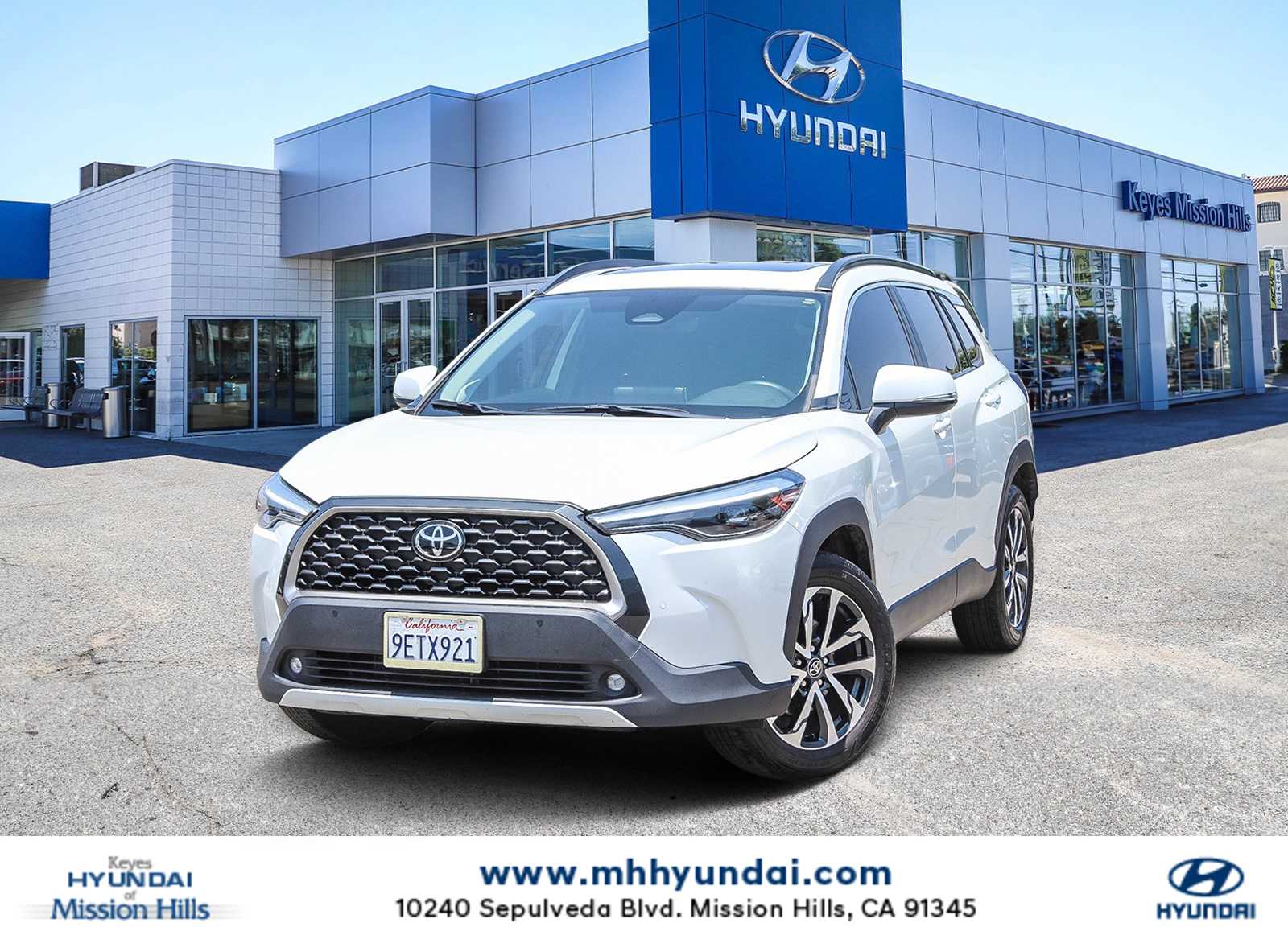2023 Toyota Corolla Cross XLE Hero Image