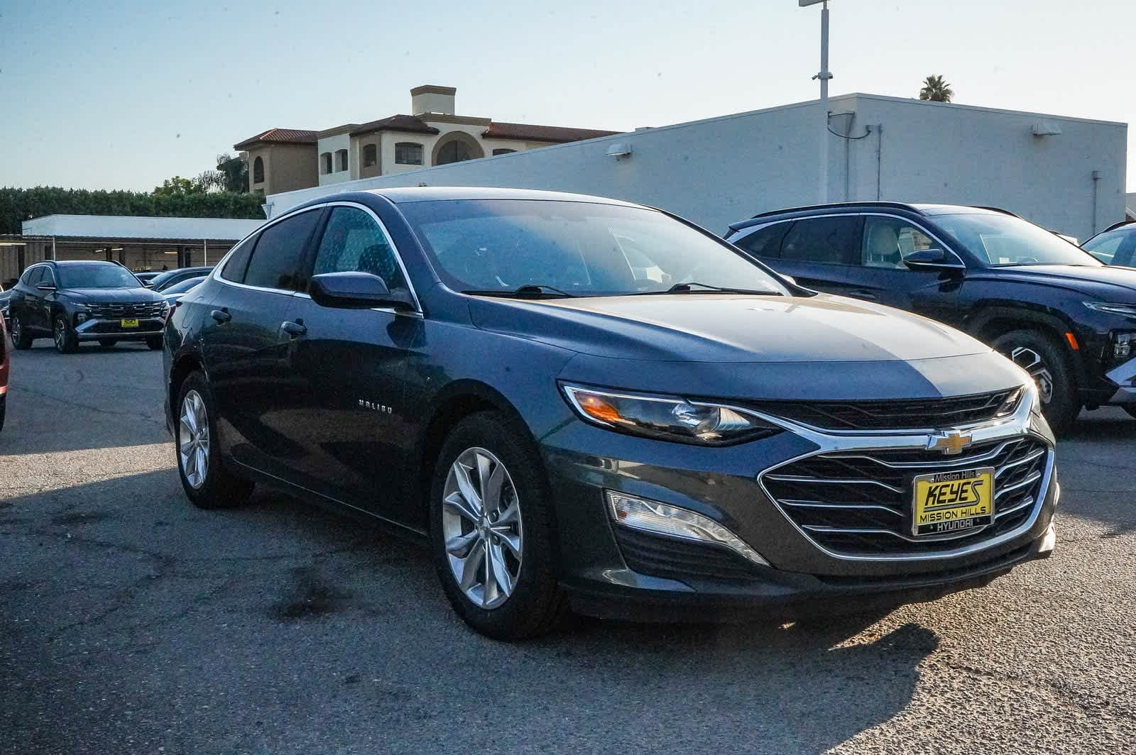 Thumbnail: 2020 Chevrolet Malibu - 3