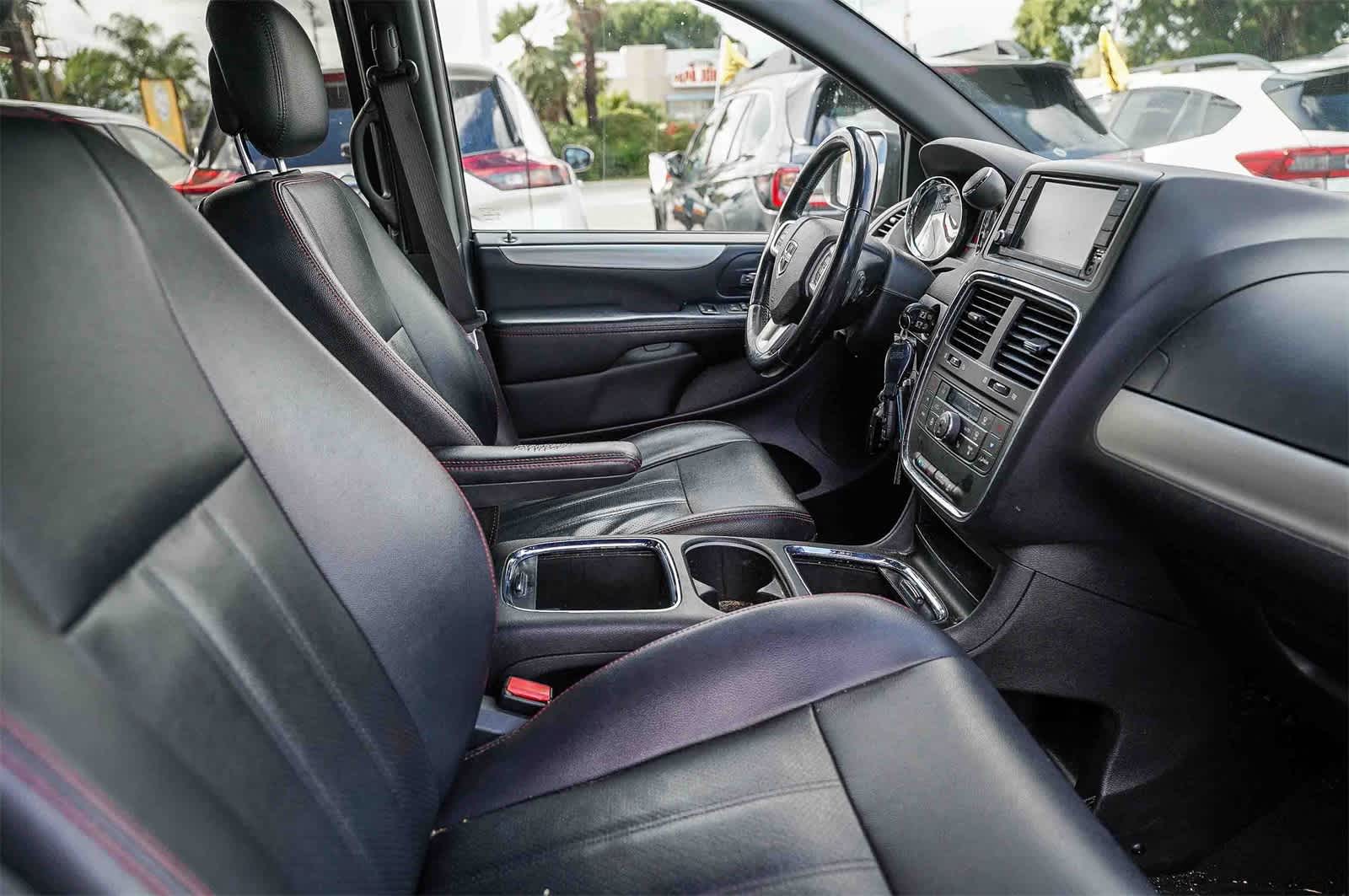 Thumbnail: 2018 Dodge Grand Caravan - 16