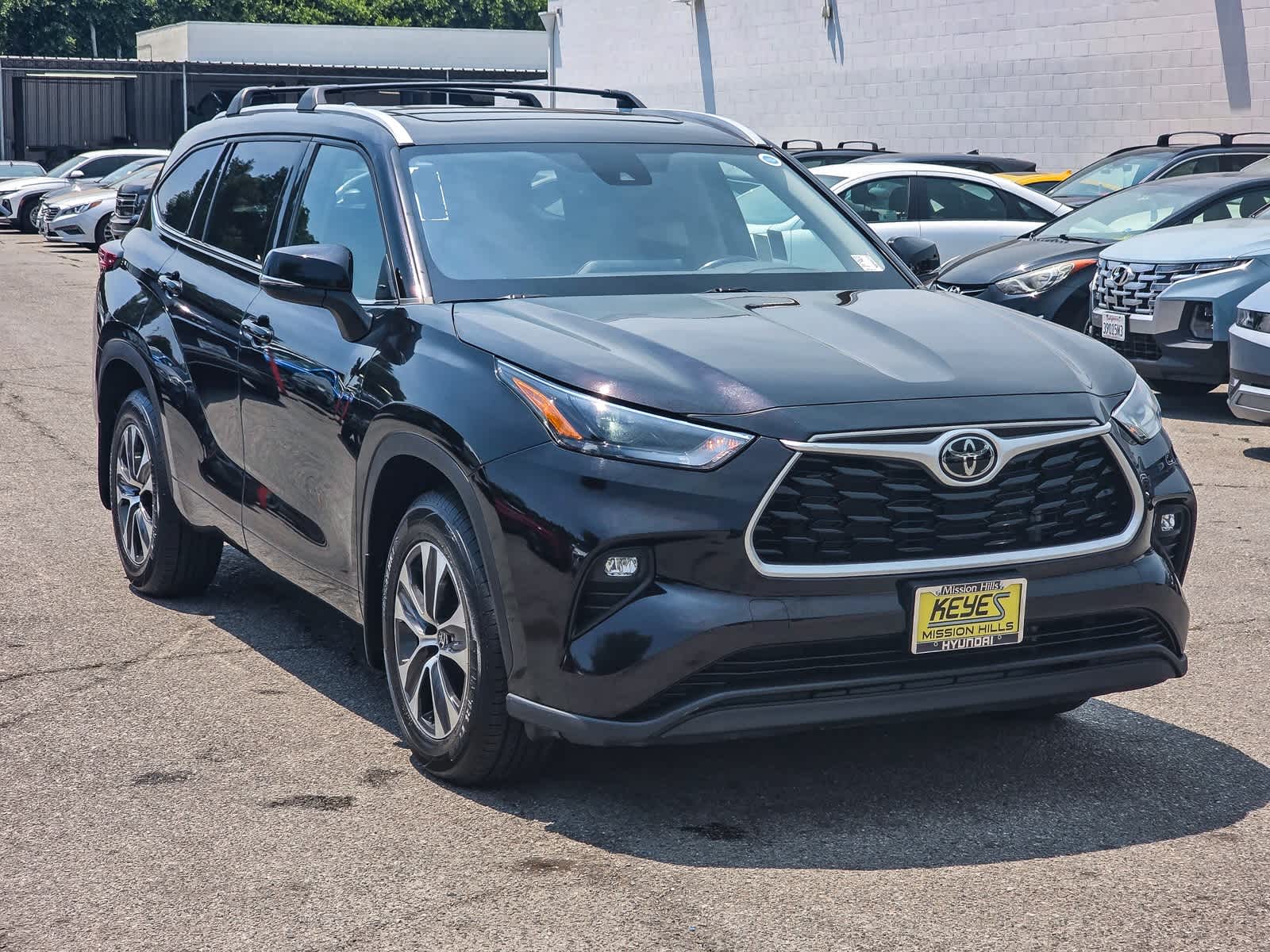 Thumbnail: 2022 Toyota Highlander - 3