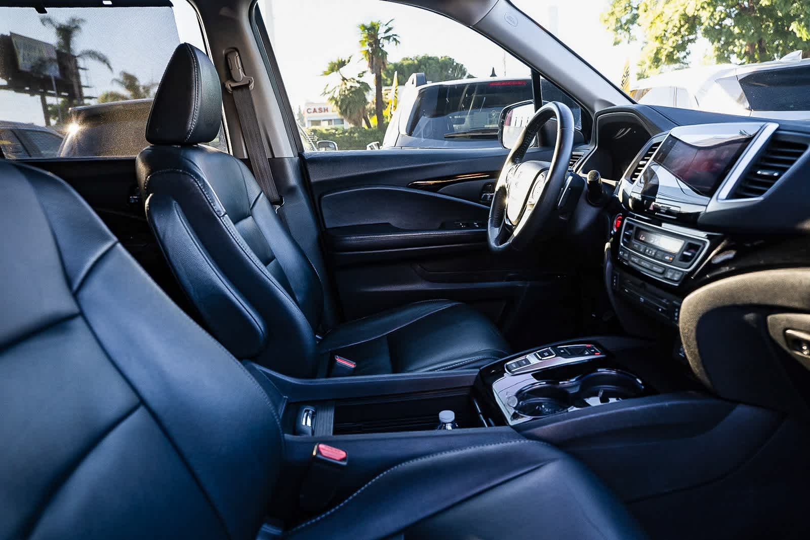 Thumbnail: 2017 Honda Pilot - 15