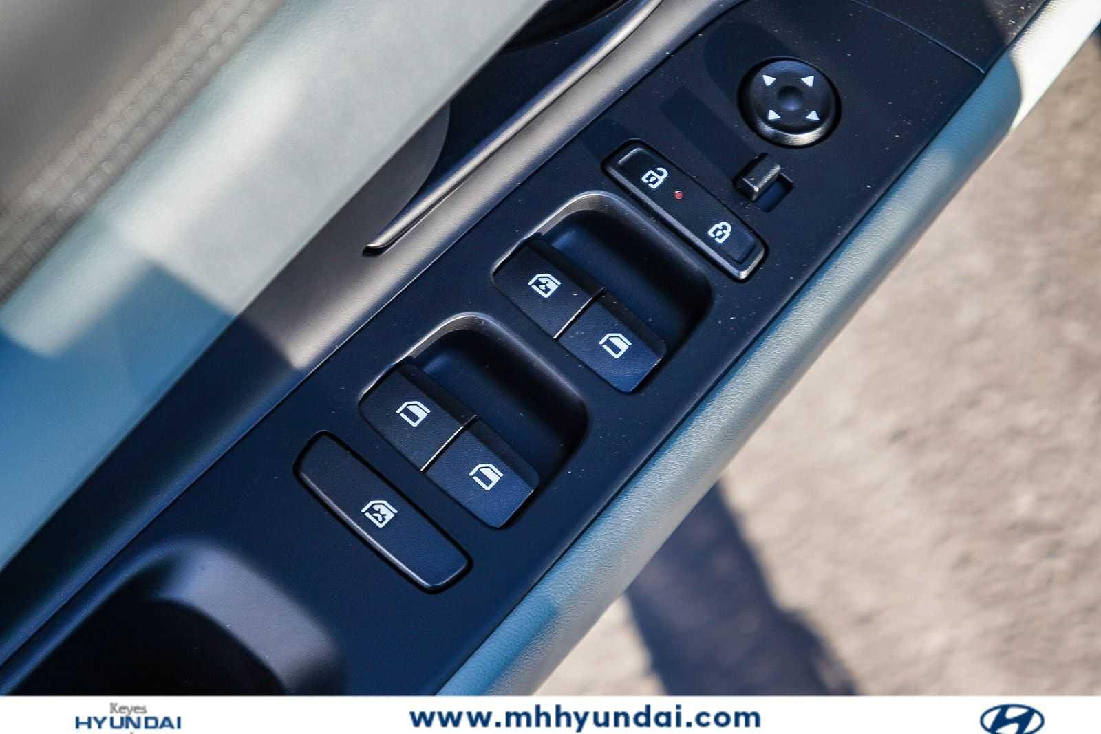 Thumbnail: 2025 Hyundai Elantra - 25