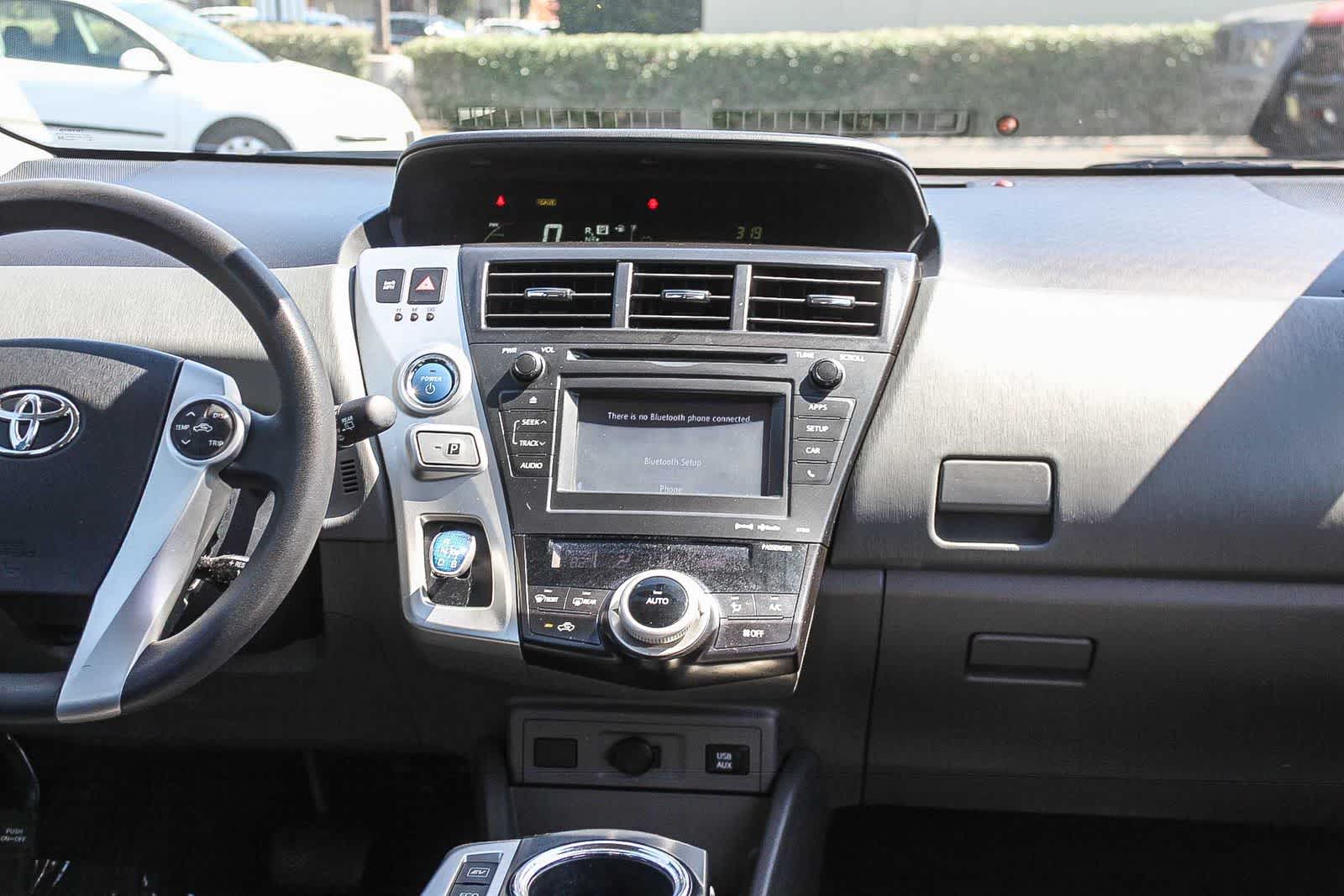 Thumbnail: 2012 Toyota Prius v - 18