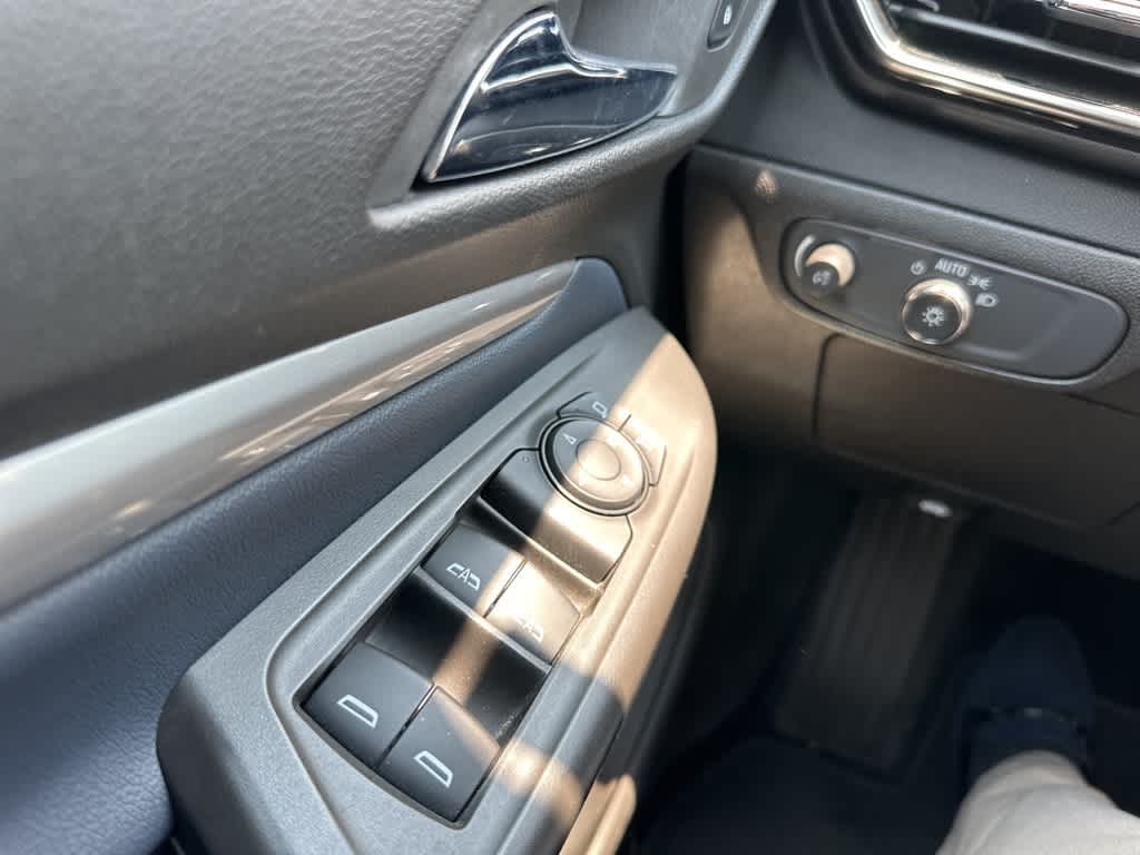 Thumbnail: 2023 Chevrolet Bolt EUV - 24