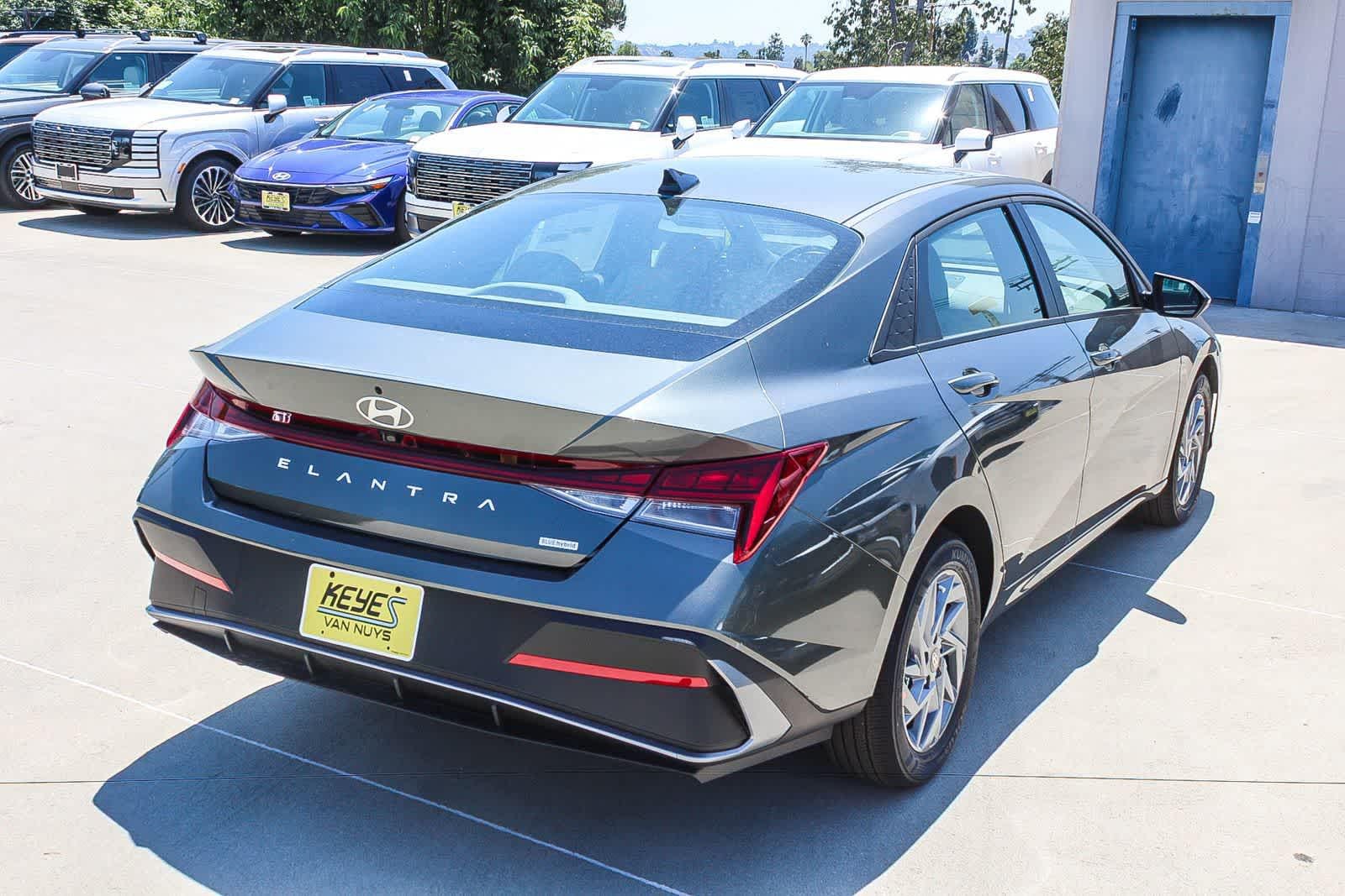 Thumbnail: 2026 Hyundai Elantra - 4