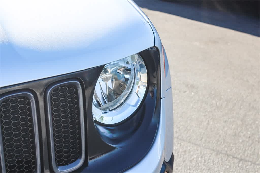 Thumbnail: 2015 Jeep Renegade - 10